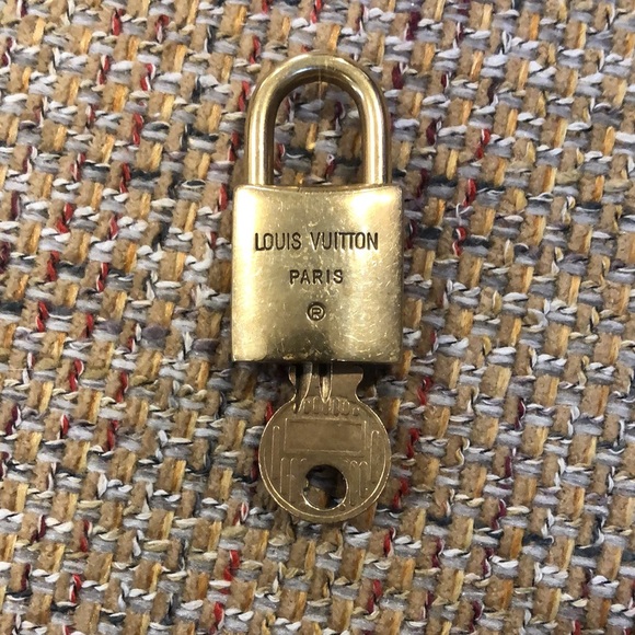 Vintage LV Louis Vuitton Padlock Lock & Key 220 - Picture 11 of 15